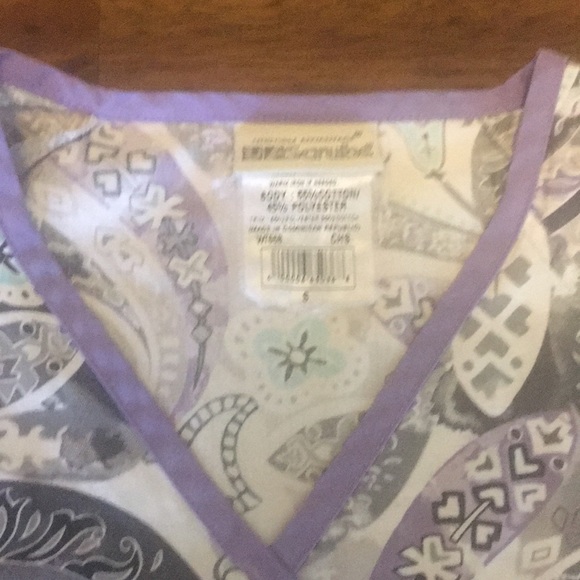 Uniform Advantage Scrubs Printed Top Small - Picture 4 of 6